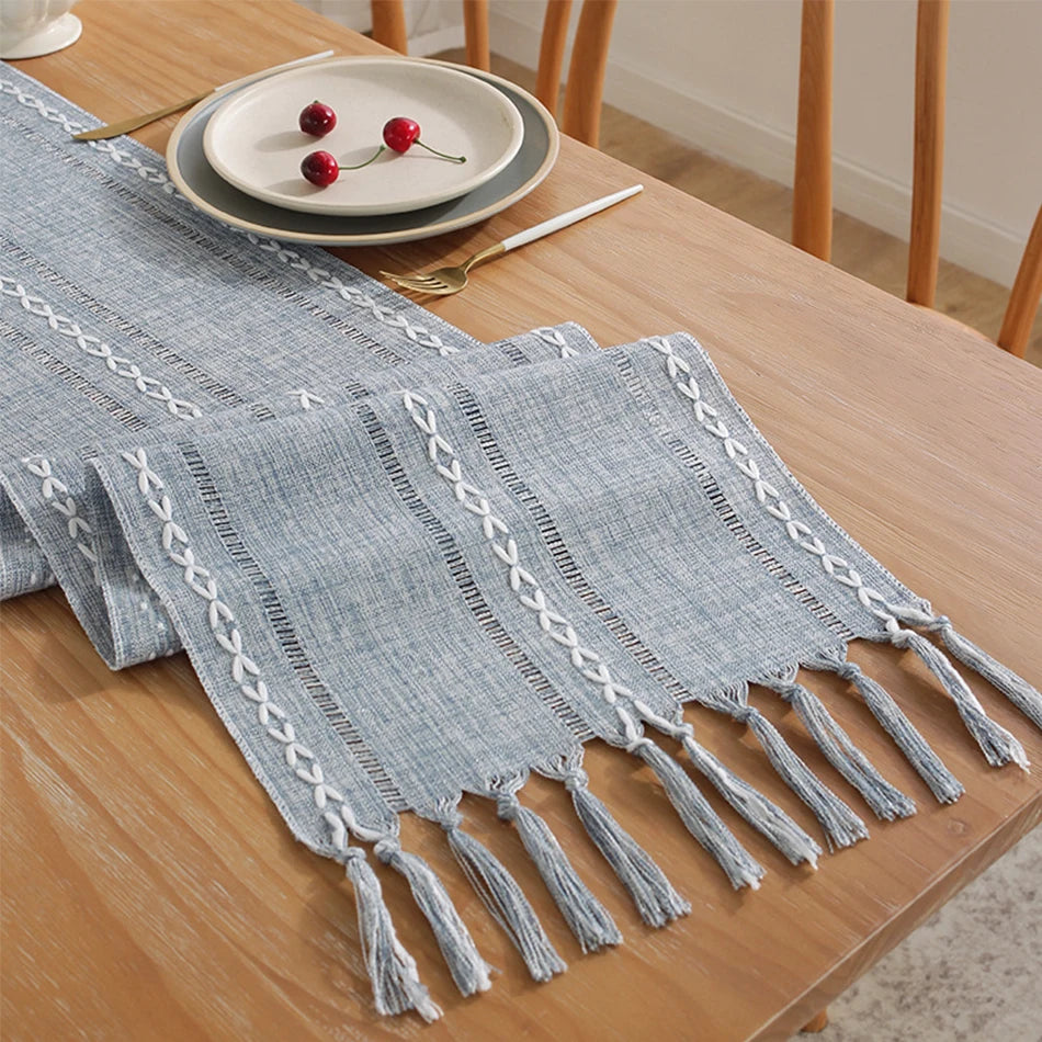 Caminho de Mesa em Linho e Algodão com Borlas