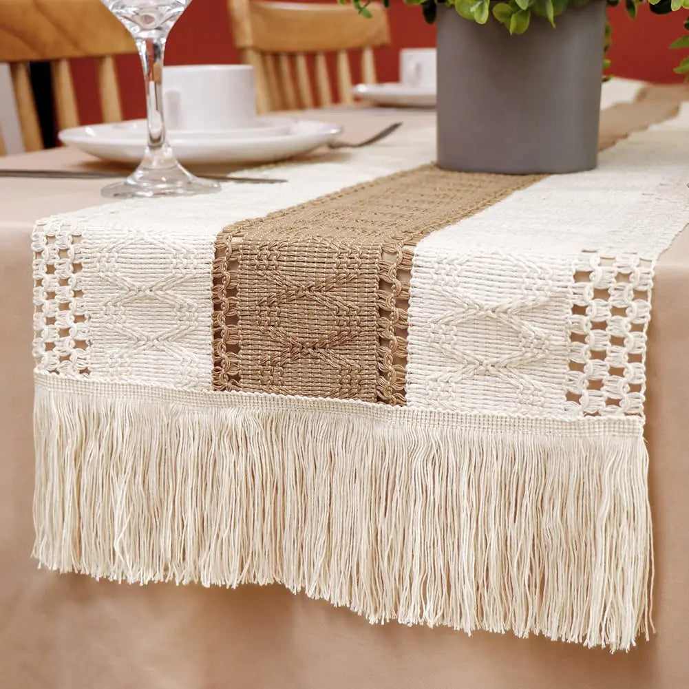 Caminho de Mesa Boho em Lona e Crochê