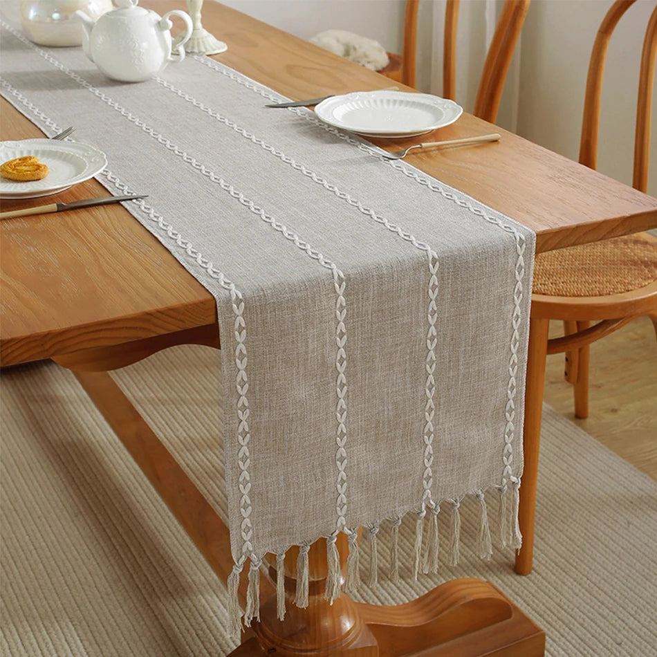 Caminho de Mesa em Linho e Algodão com Borlas
