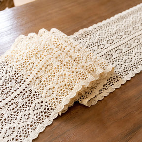 Caminho de Mesa em Crochê com Borlas