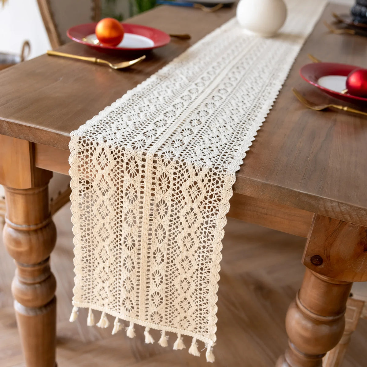 Caminho de Mesa em Crochê com Borlas