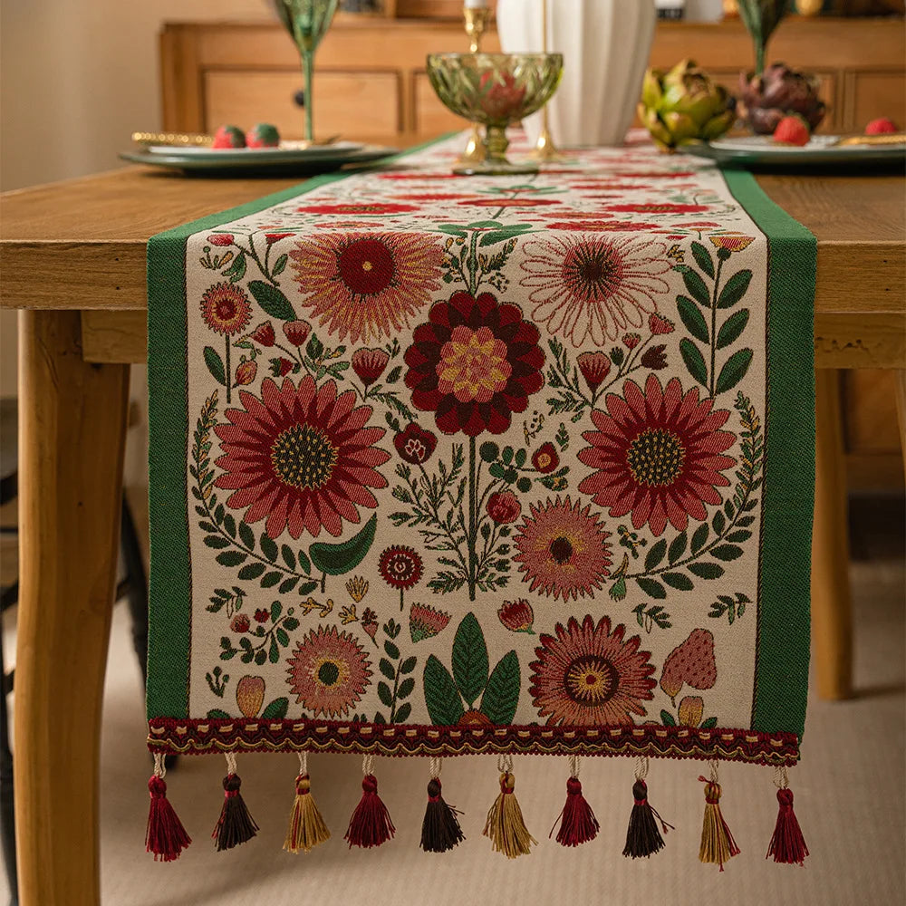 Caminho de Mesa Floral em Chenille com Borla