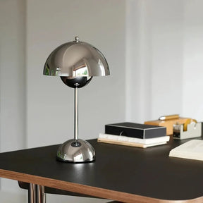 Luminária de Mesa Cromada Portátil e Recarregável