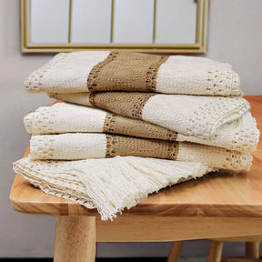 Caminho de Mesa Boho em Lona e Crochê